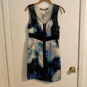 Kensie, sleeveless dress with front zipper and pockets.